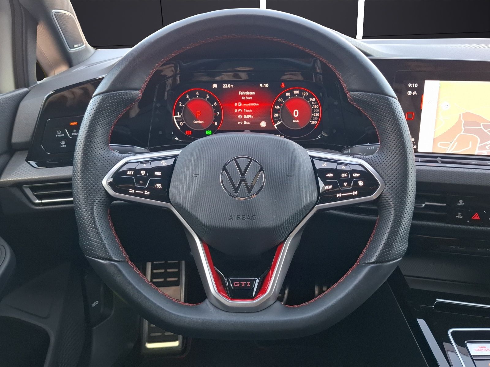 Fahrzeugabbildung Volkswagen Golf VIII GTI DSG Matrix AHK Navi Pano AID ACC R
