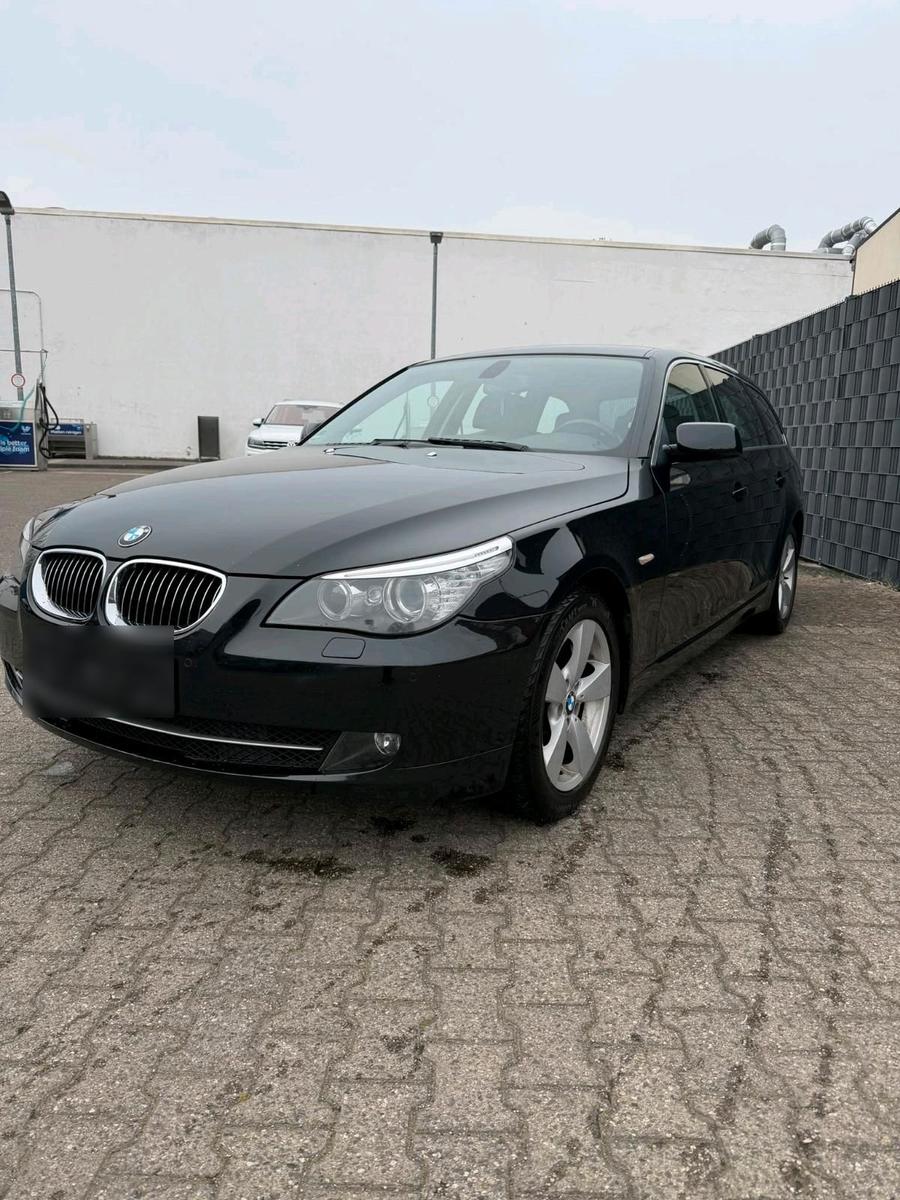 BMW 525 2009 — вигляд ззаду