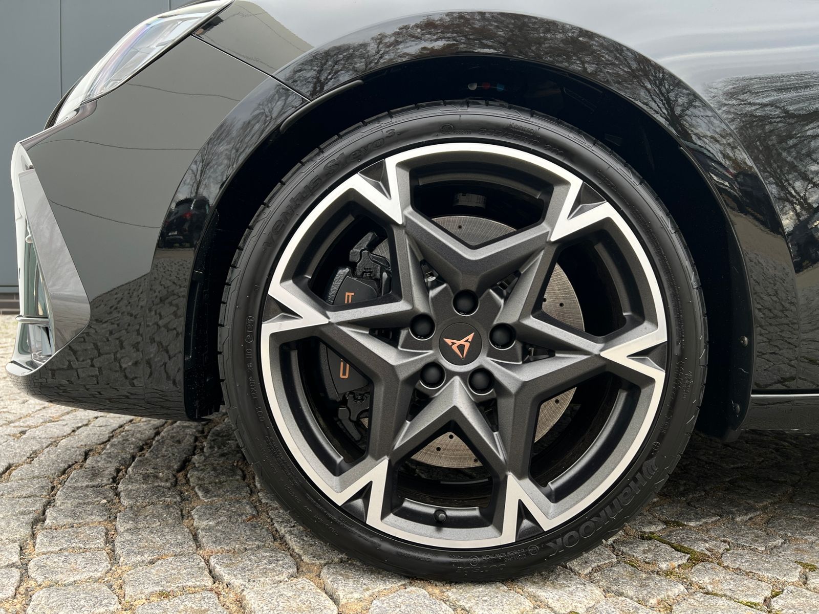 Fahrzeugabbildung CUPRA Leon Sportstourer VZ 2.0 TSI DSG 4Drive *AHK, LE