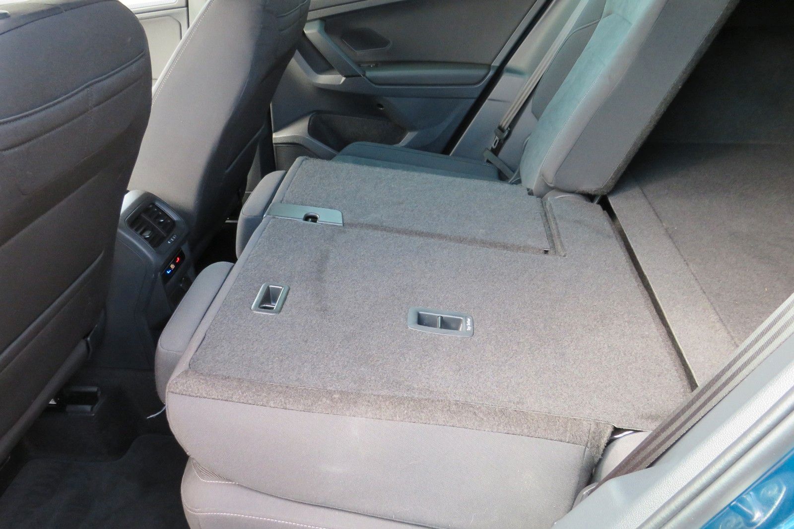 Fahrzeugabbildung Volkswagen Tiguan Life DSG AHK KAMERA ACC PDC SITZH. NAVI 1