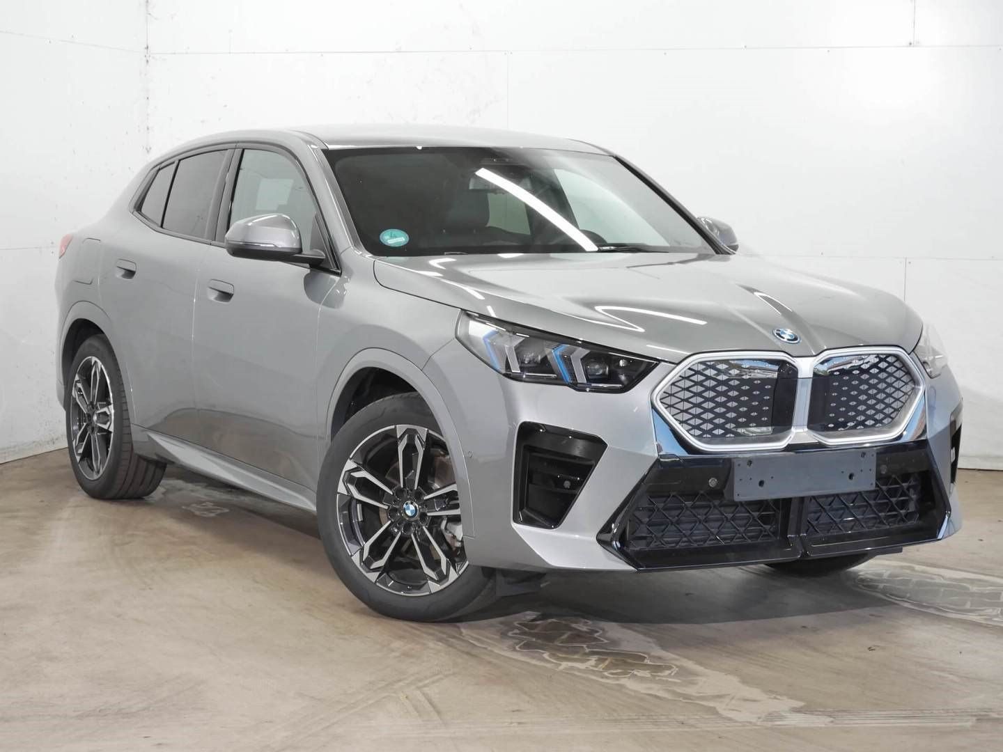 BMW iX2 - Bild 11