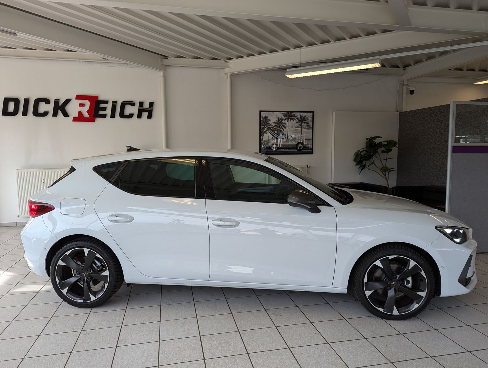 CUPRA Leon 1.5 eTSI Intelligent-Dynamic-Edge-Paket - Image 8