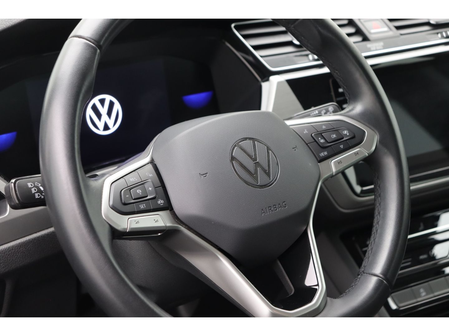 Fahrzeugabbildung Volkswagen Touran Comfortline BMT Start-Stop AHK Schwenkbar