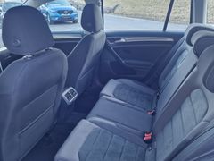 Fahrzeugabbildung Volkswagen Golf VII Variant Alltrack 4M Navi LED SiHz AHK
