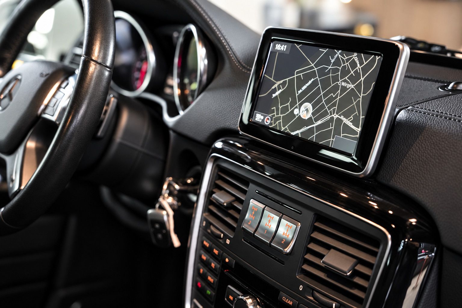 Fahrzeugabbildung Mercedes-Benz G 350 d*AMG*S-Dach*HarmanKardon*Memory*Sitzklima