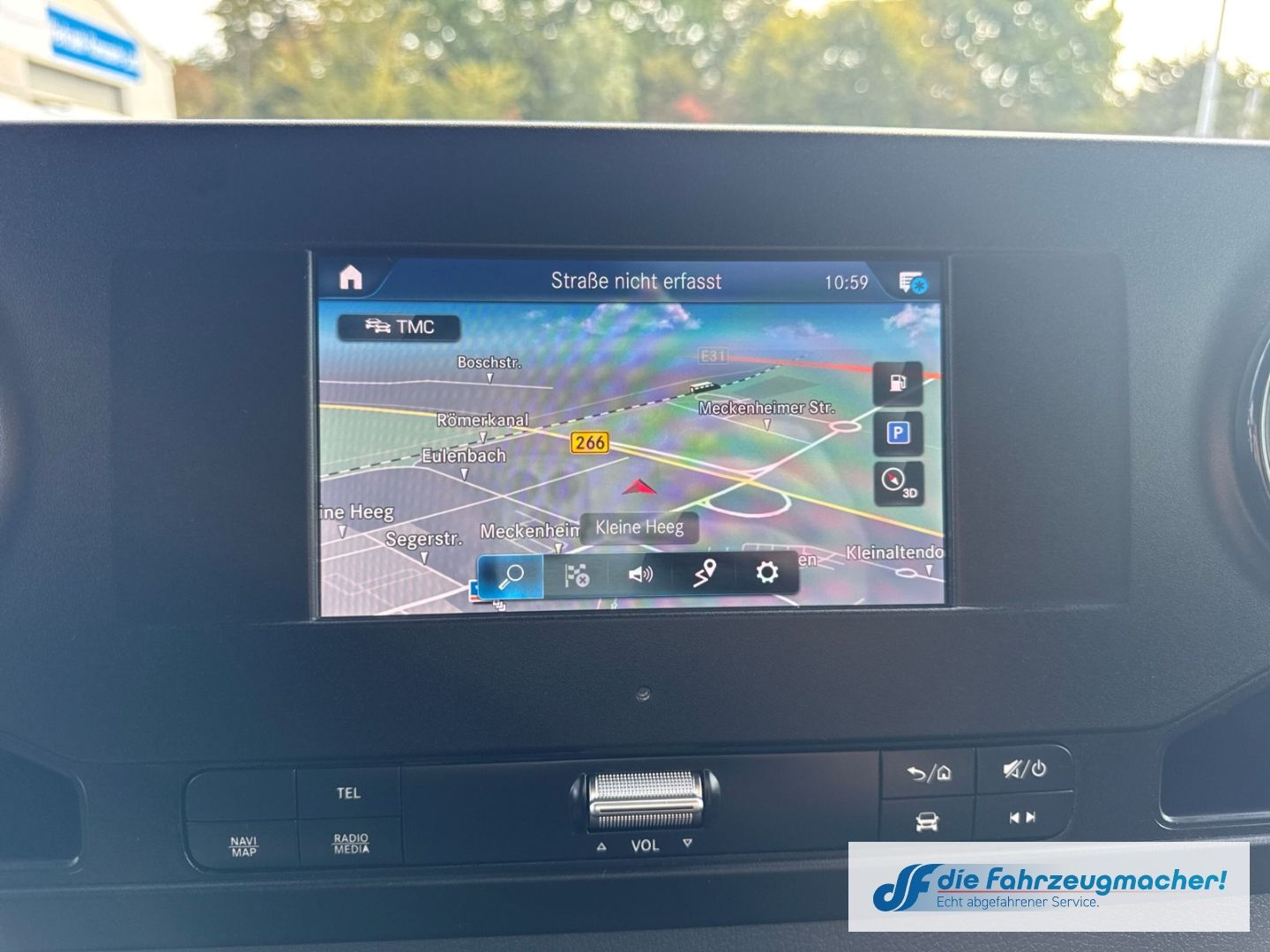 Fahrzeugabbildung Mercedes-Benz Sprinter Pritsche DoKa V6 319 CDI L3 AHK Navi DA