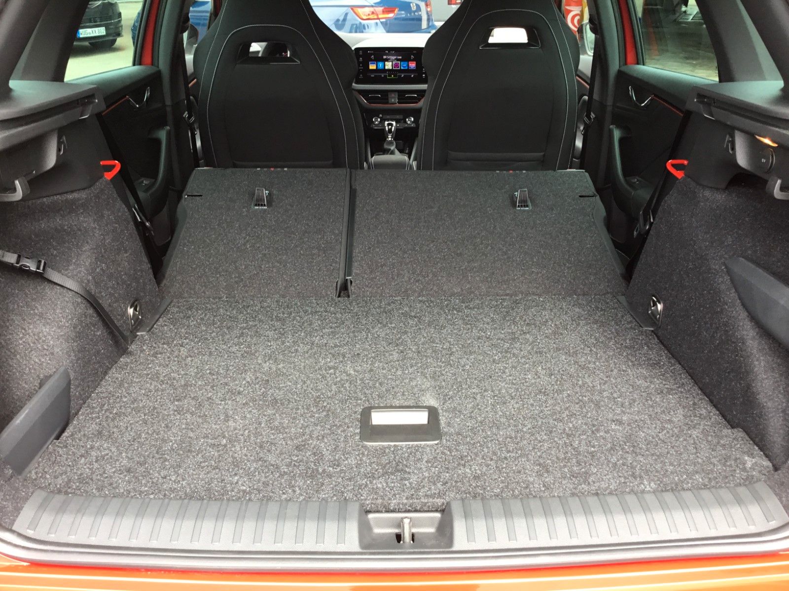 Fahrzeugabbildung SKODA Kamiq 1.5 TSI DSG Monte Carlo+AHK+Navi+Kamera
