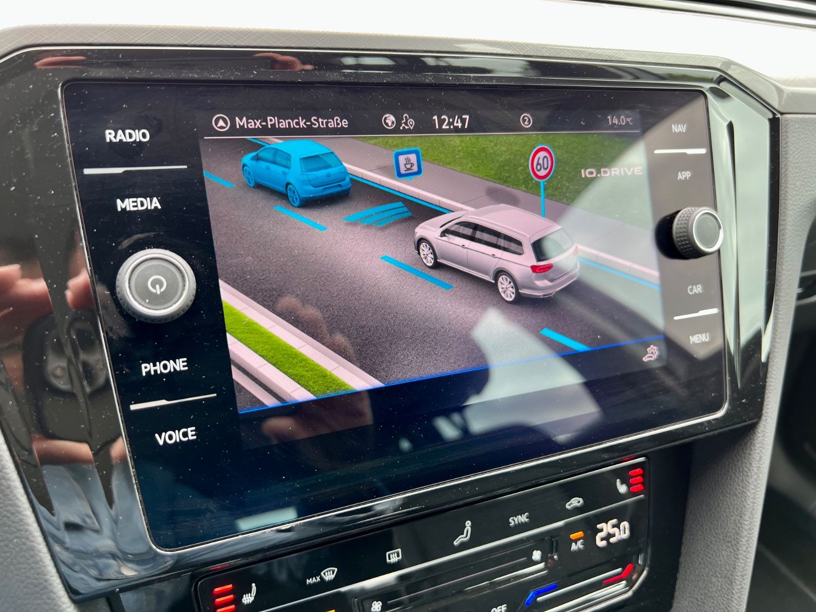 VW Passat Variant Business AAC NAVI SHZ MASSAGE