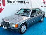 Mercedes-Benz 190 D/2.5 D/1.HAND/1ST LACK/CLIMA/RUSTFREE - Mercedes-Benz 190 mit Diesel-Antrieb: 2.5