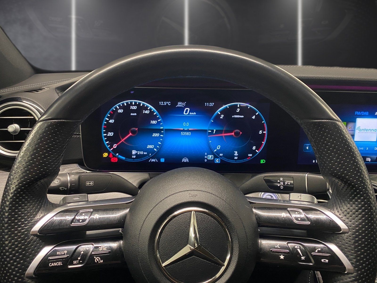 Fahrzeugabbildung Mercedes-Benz E 220 d AMG Distronic*360°*Standheizung*Memory*