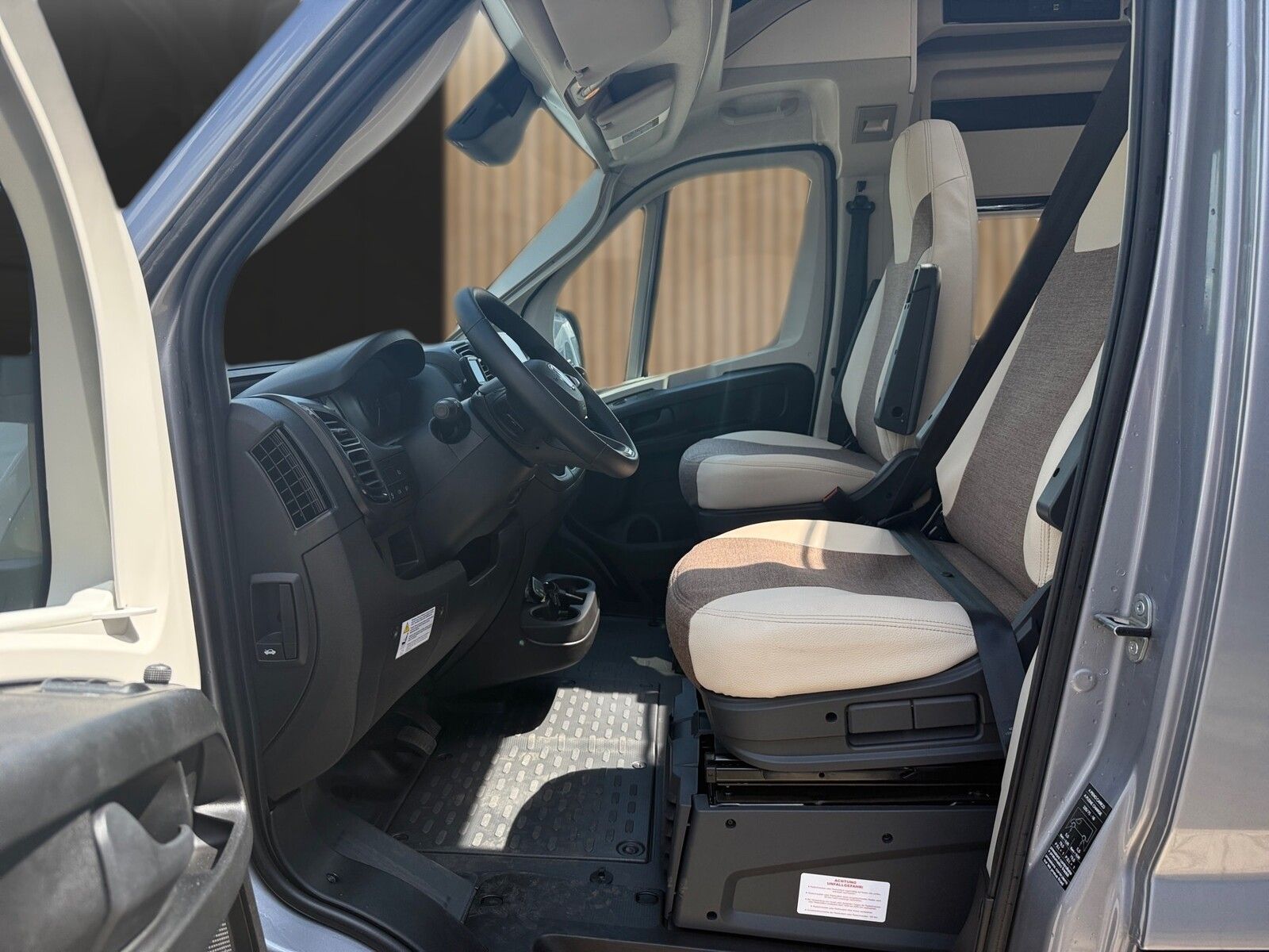 Fahrzeugabbildung Eura Mobil Van V 595 HB Klimaautomatik, Fahrassistenzpaket