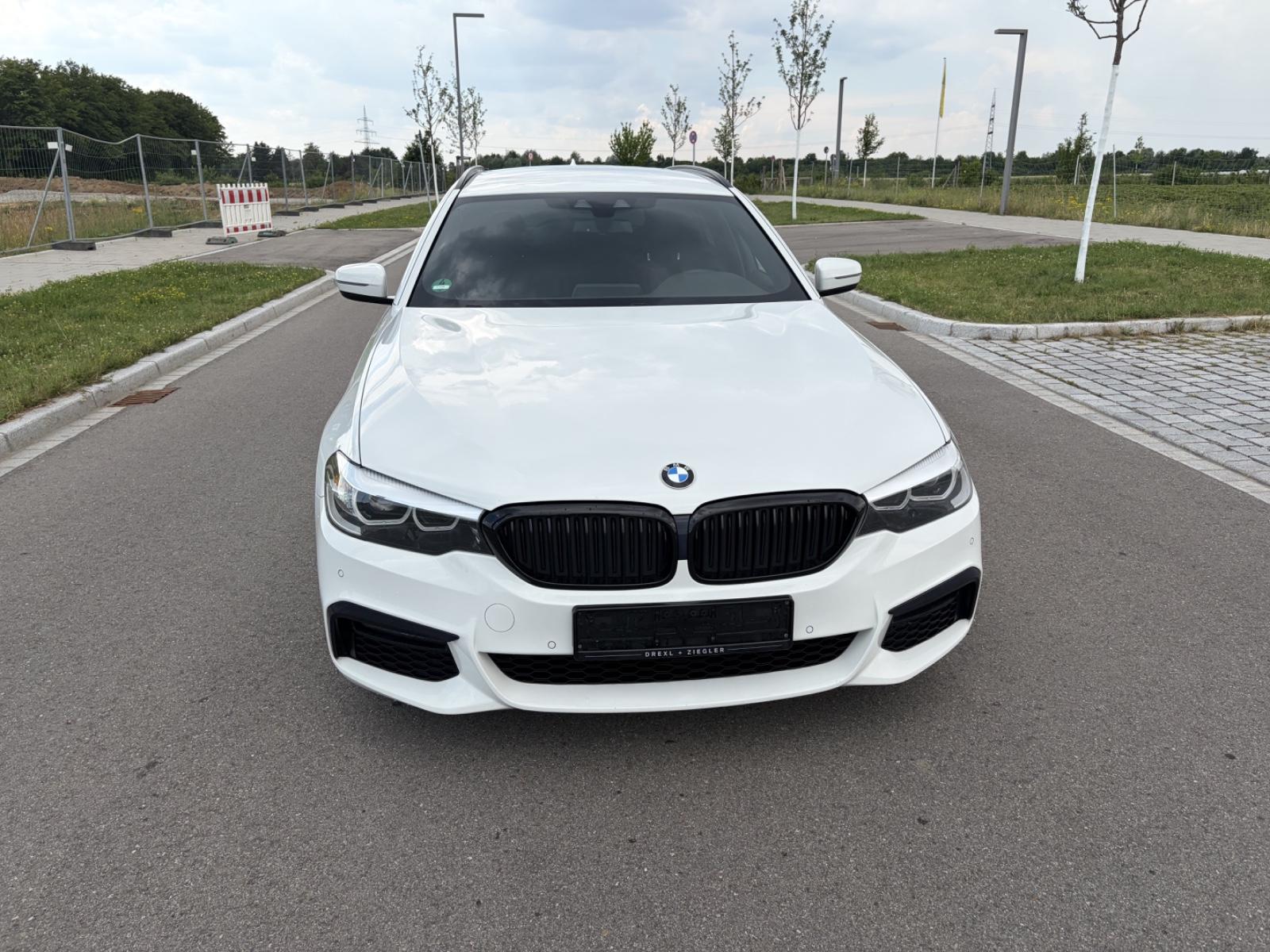 BMW 530d Sport-Aut M Paket LED*Alcantara*Kamera*AHK
