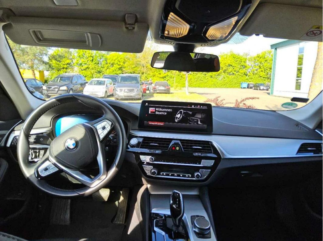 Fahrzeugabbildung BMW 520d T Aut LED/NAVI/ACC/SHZ/VIRTU/RFK/AHK/8Fa