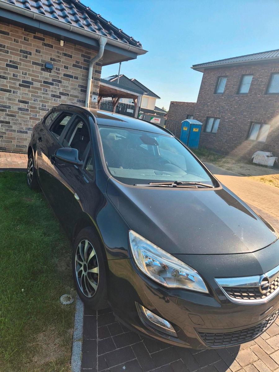 Opel Astra 2012 — photo 6