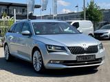 Skoda Superb Combi 2.0TDI L&K *Canton*Leder*19Zoll*Xen - Skoda Superb in Frankfurt (Main)