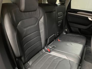 Volkswagen Touareg - 11