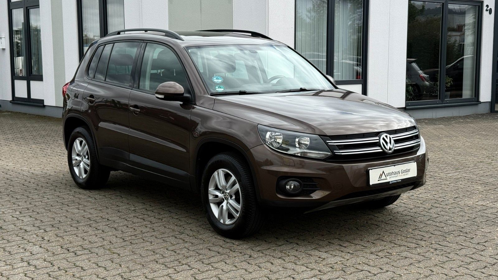 Volkswagen Tiguan - 1