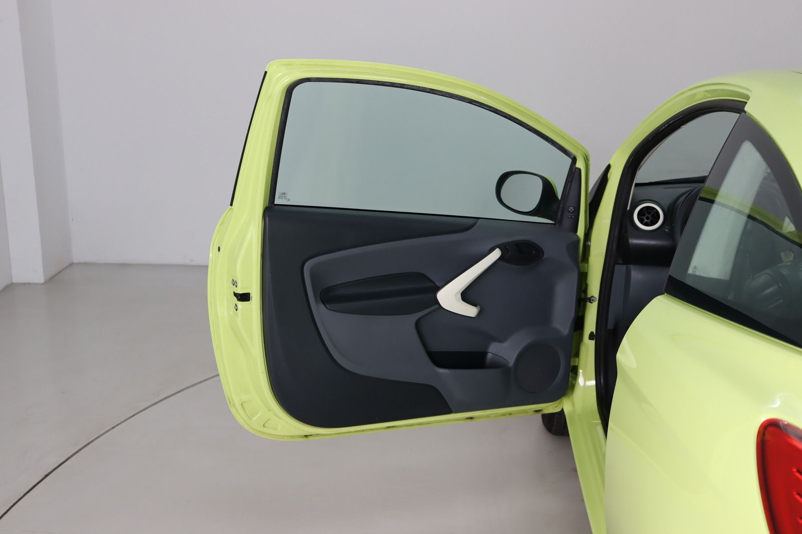 Fahrzeugabbildung Ford Ka 1.2 * 8-fach bereift * HU/AU bis 07.2026