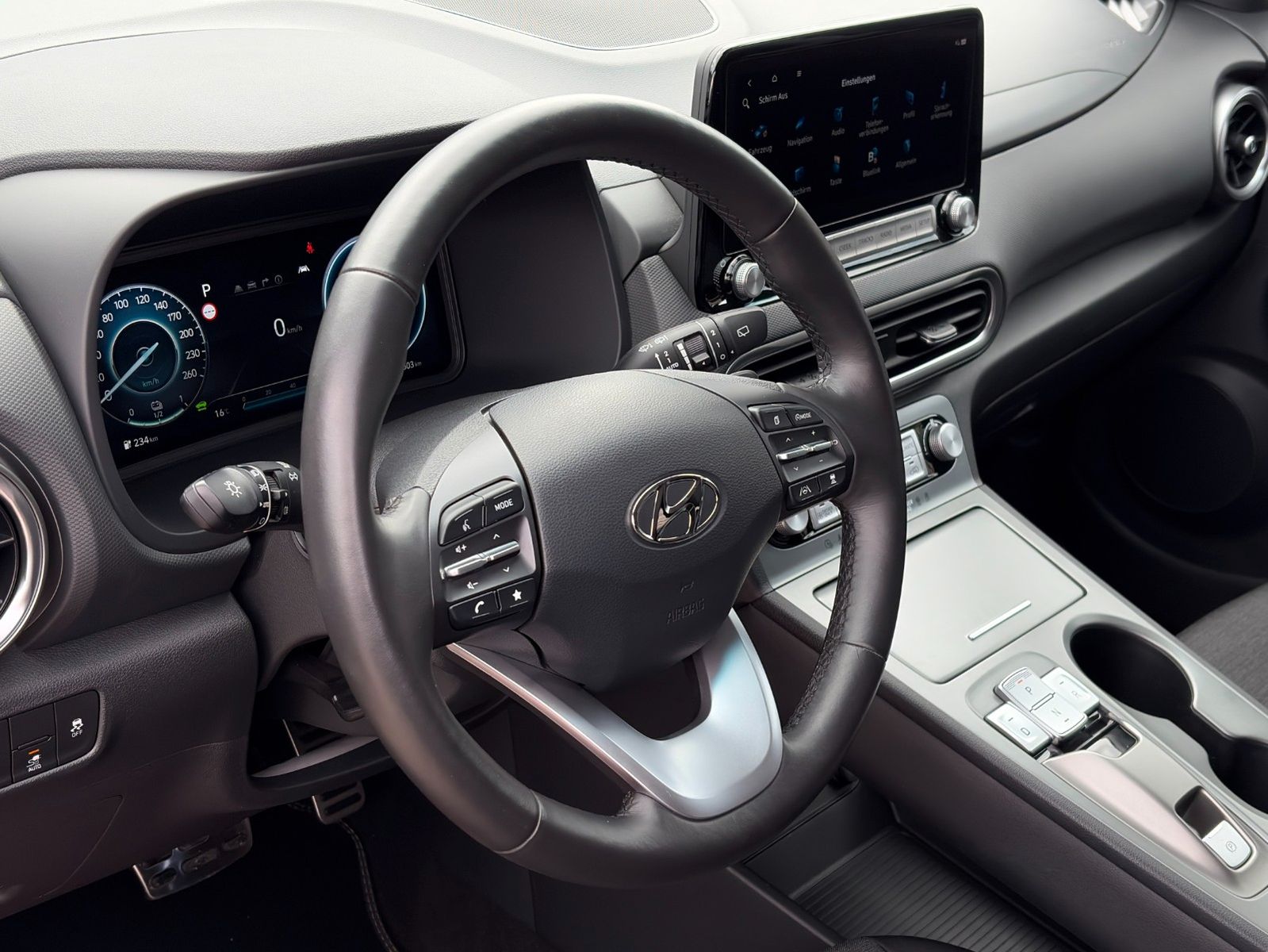 Fahrzeugabbildung Hyundai KONA E Trend ACC PDC CAM SHZ LHZ Navi CarPlay