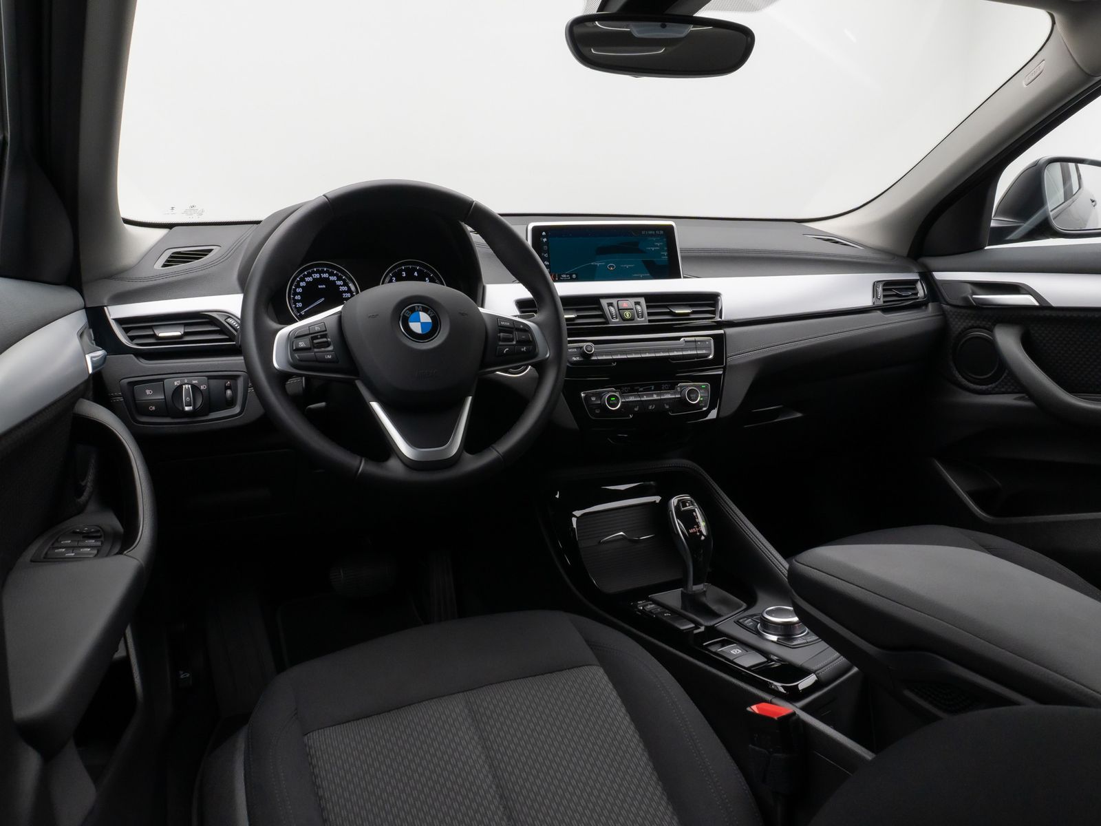 Fahrzeugabbildung BMW X2 sD18i Parkassistent DAB Navigation Lordos LED