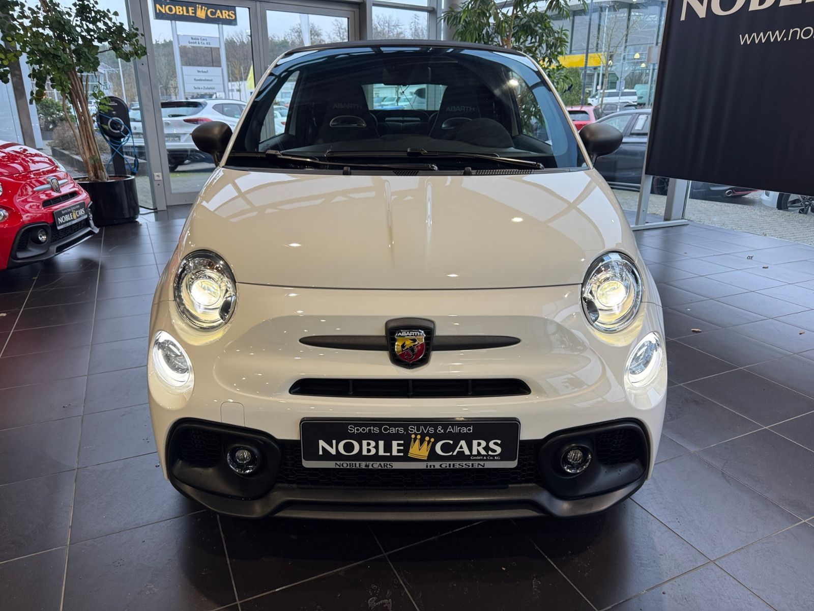 Fahrzeugabbildung Abarth 695C Turismo BEATS NAV DAB LEDER PDC ALU