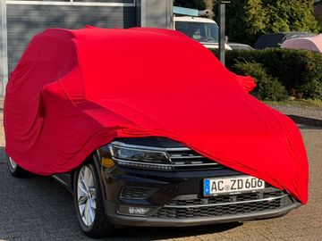 Volkswagen Tiguan - 1