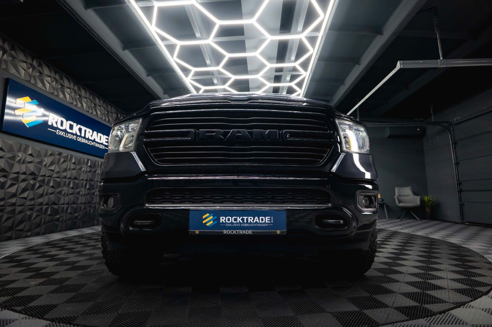 Fahrzeugabbildung Dodge RAM 5.7 V8 HEMI 4x4 Offroad Night LPG Hardtop