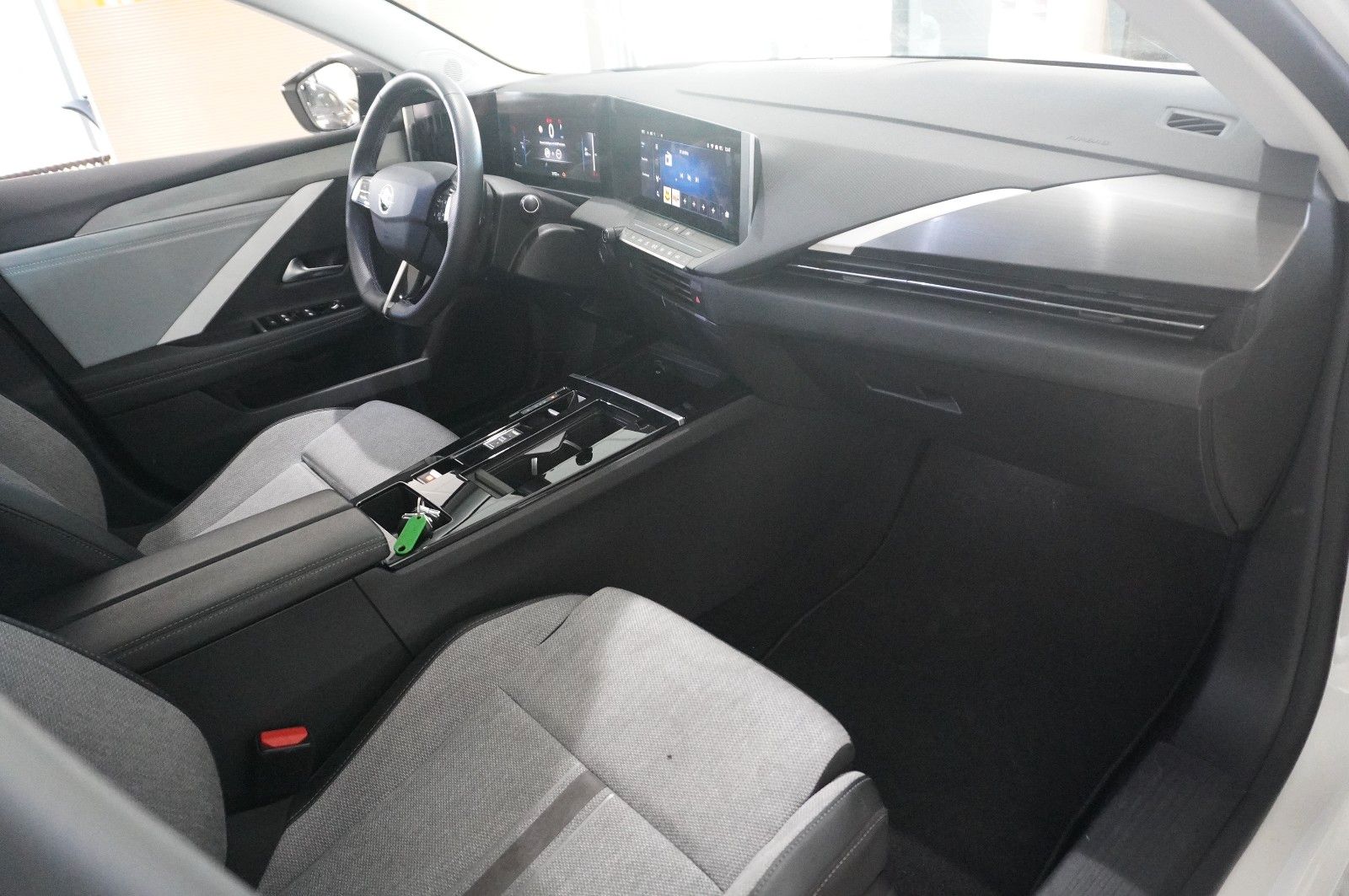 Fahrzeugabbildung Opel Astra L Lim. 1.2T ELEGANCE NAVI/LED/KAMERA/SPORT