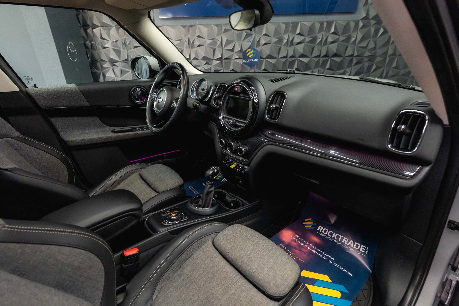 Fahrzeugabbildung MINI COOPER SE Countryman All4 | Pano | ACC | Plug-In
