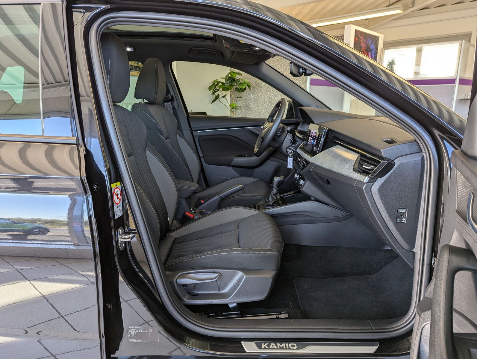 Fahrzeugabbildung SKODA Kamiq 1.0 TSI DSG Tour Cam Pano ACC SMART-LINK