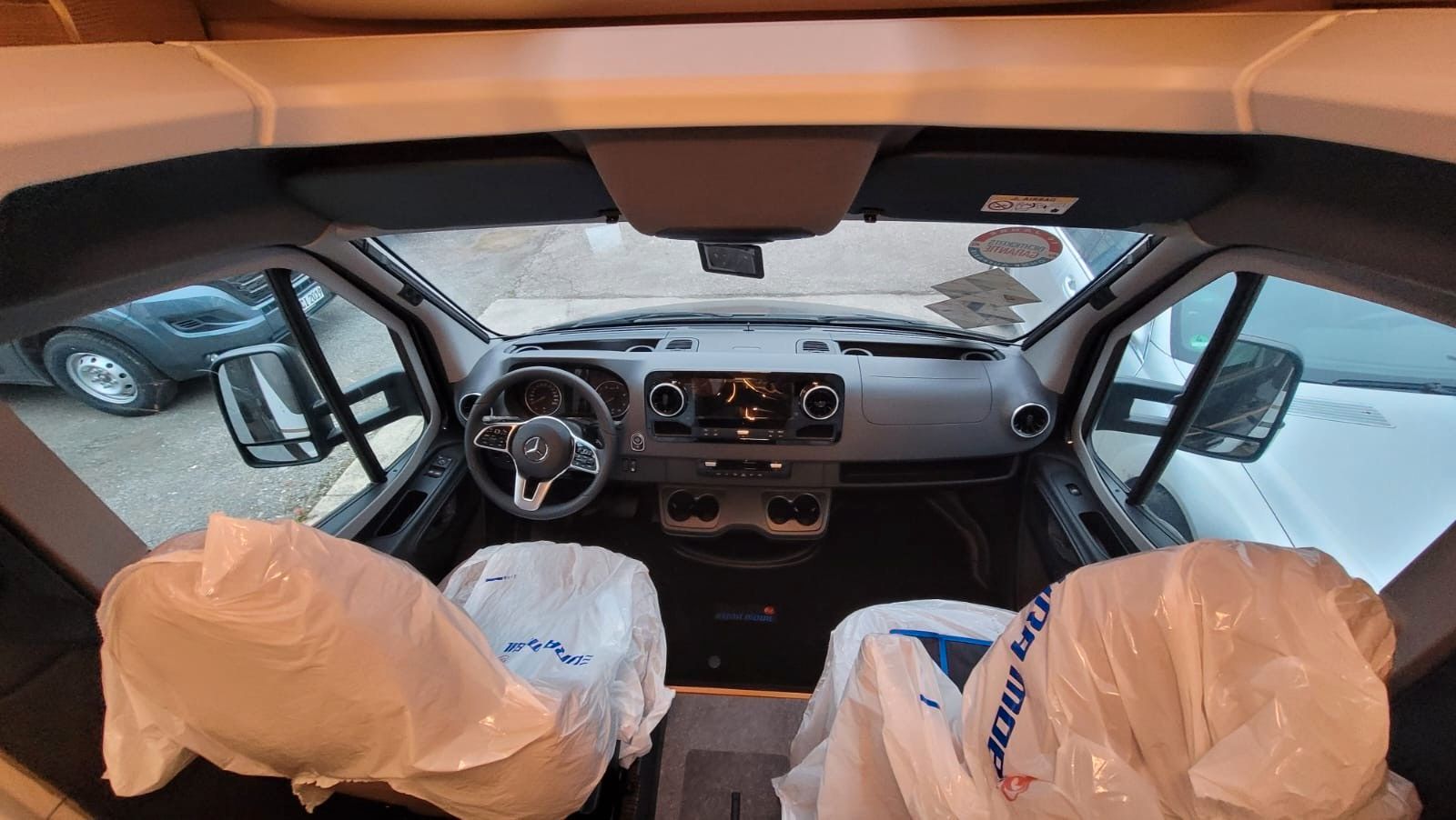 Fahrzeugabbildung Eura Mobil Profila T 696 EB * AHK *