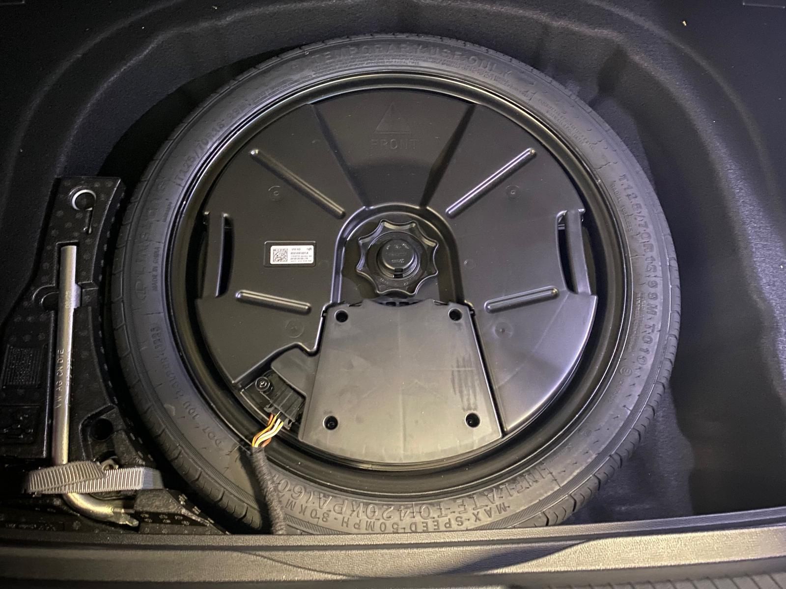 Fahrzeugabbildung Volkswagen Golf 1.5 eTSI R-Line DSG+ACC+360°+HUD+HARMAN KAR