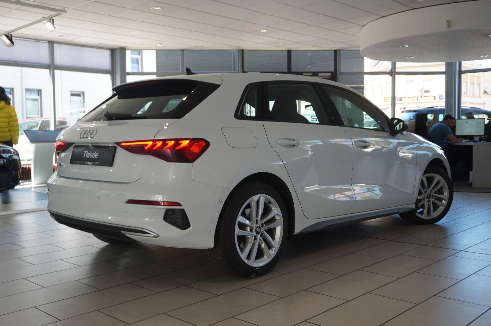 Fahrzeugabbildung Audi A3 Sportback 35 TFSI S-TRONIC NAVI/LED/SPORT/ACC
