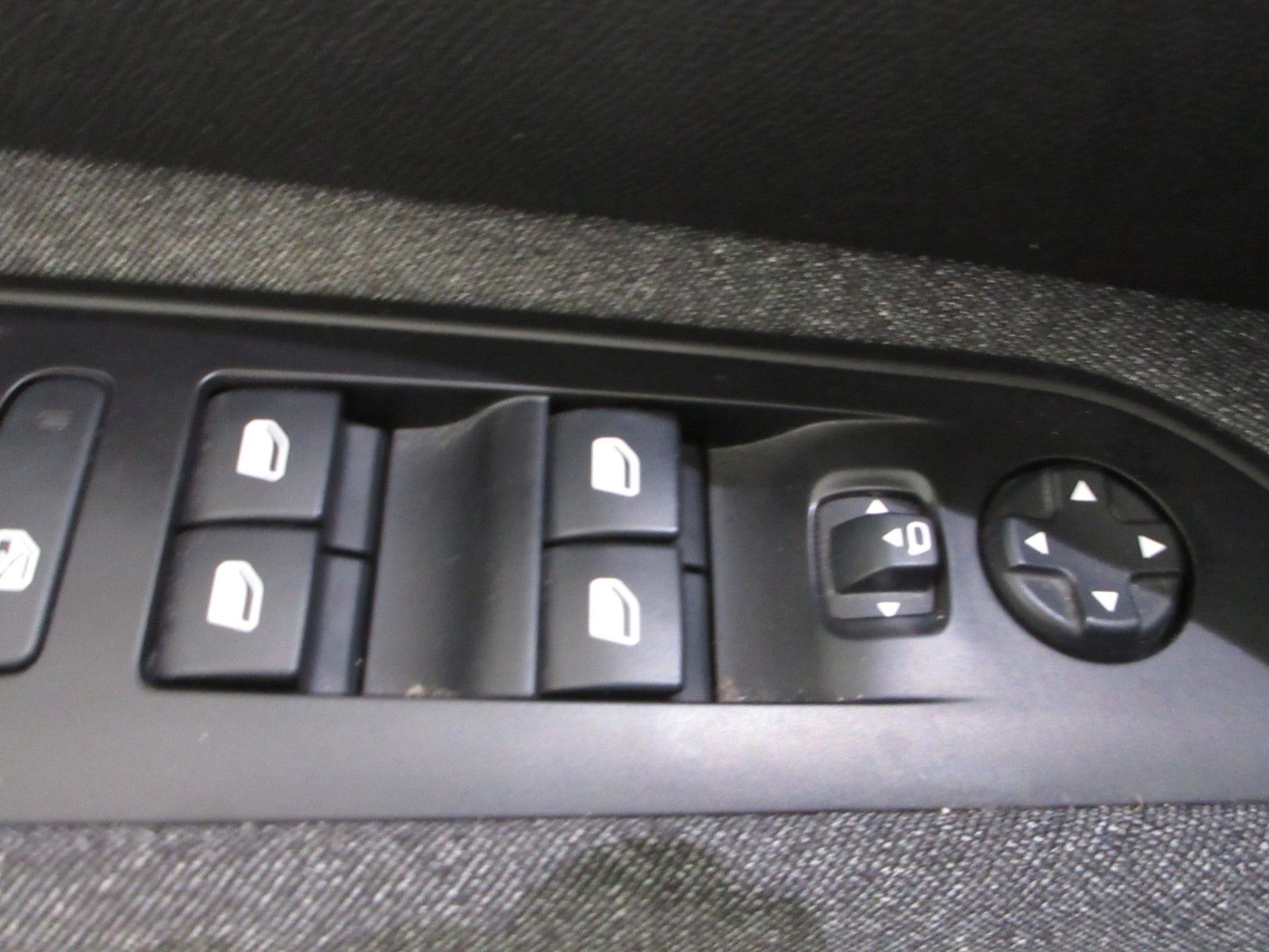 Fahrzeugabbildung Peugeot 5008 Active 1.2T NAVI/PDC/VIRTUAL/7-SITZER