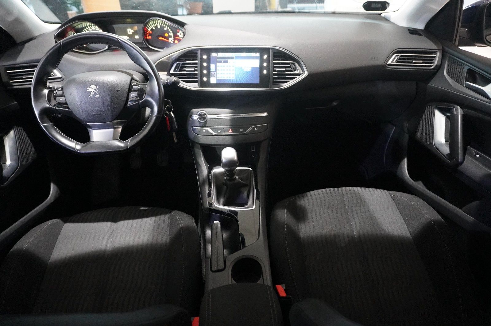 Fahrzeugabbildung Peugeot 308 SW 1.6 HDI ACTICE NAVI/SH/PDC/TEMP/SPORT/AHK