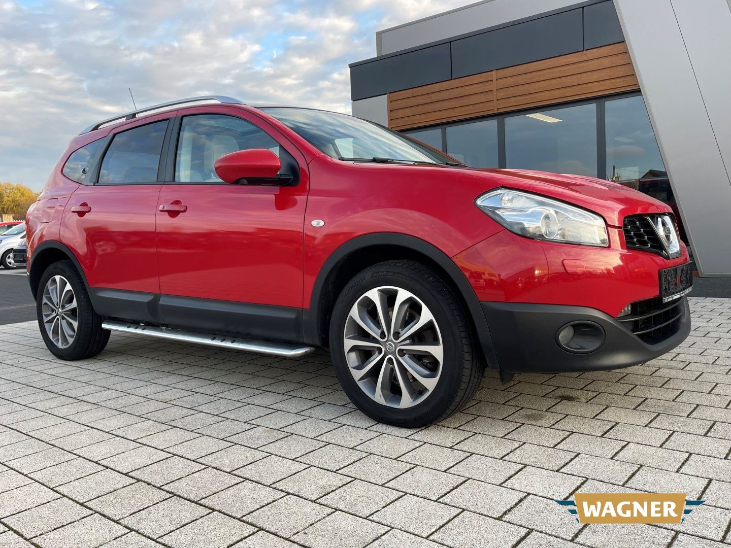 Fahrzeugabbildung Nissan Qashqai+2 Tekna 4X4 Automatik Klimaautomatik 7-S