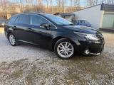 Toyota Avensis Touring Executive 2,2-l-D - gebrauchte Toyota Avensis aus dem Jahr 2014