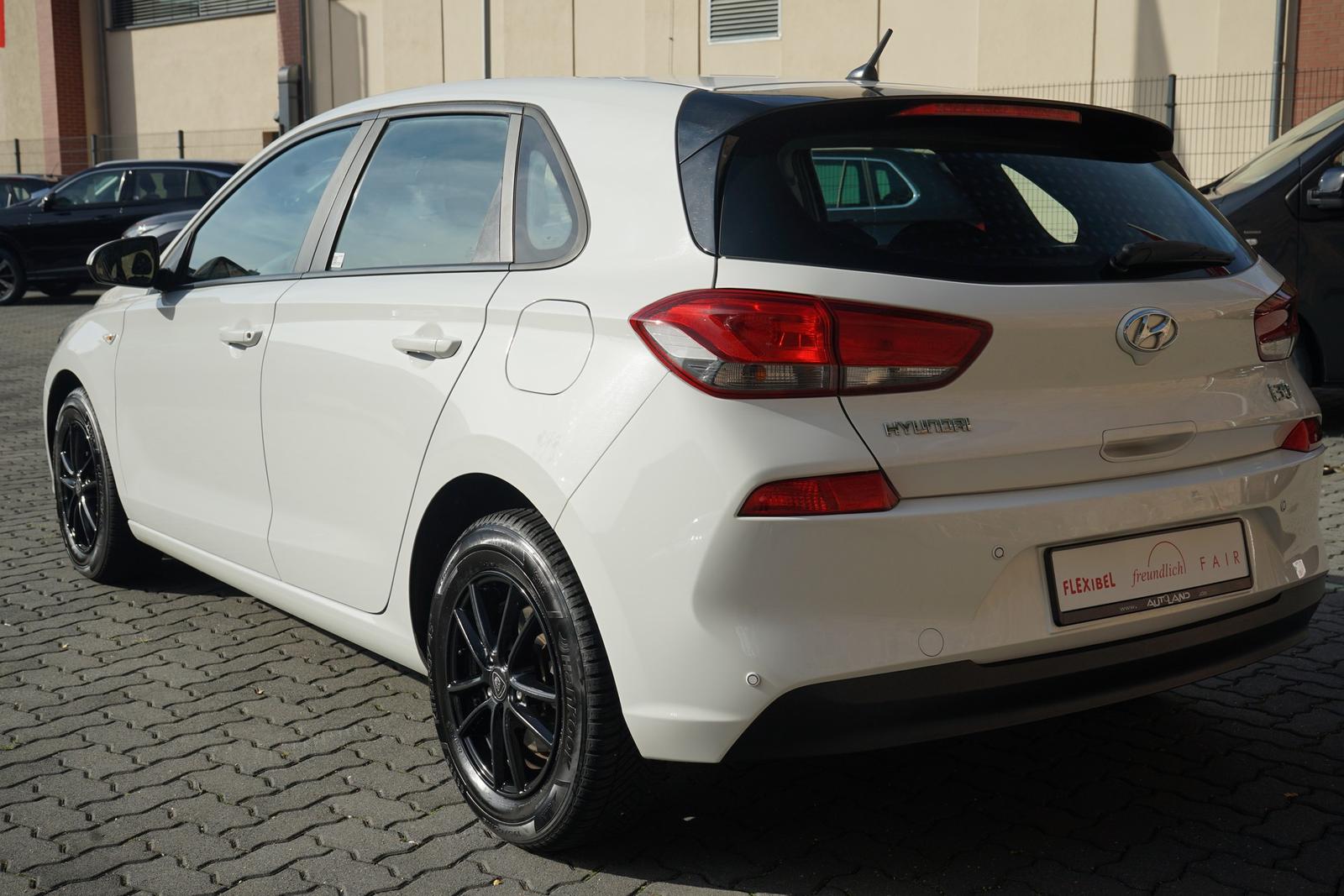 Hyundai i30 1.4 Pure Tempomat PDC Klima Tagfahrlicht USB