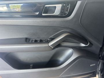 Porsche Cayenne - 11