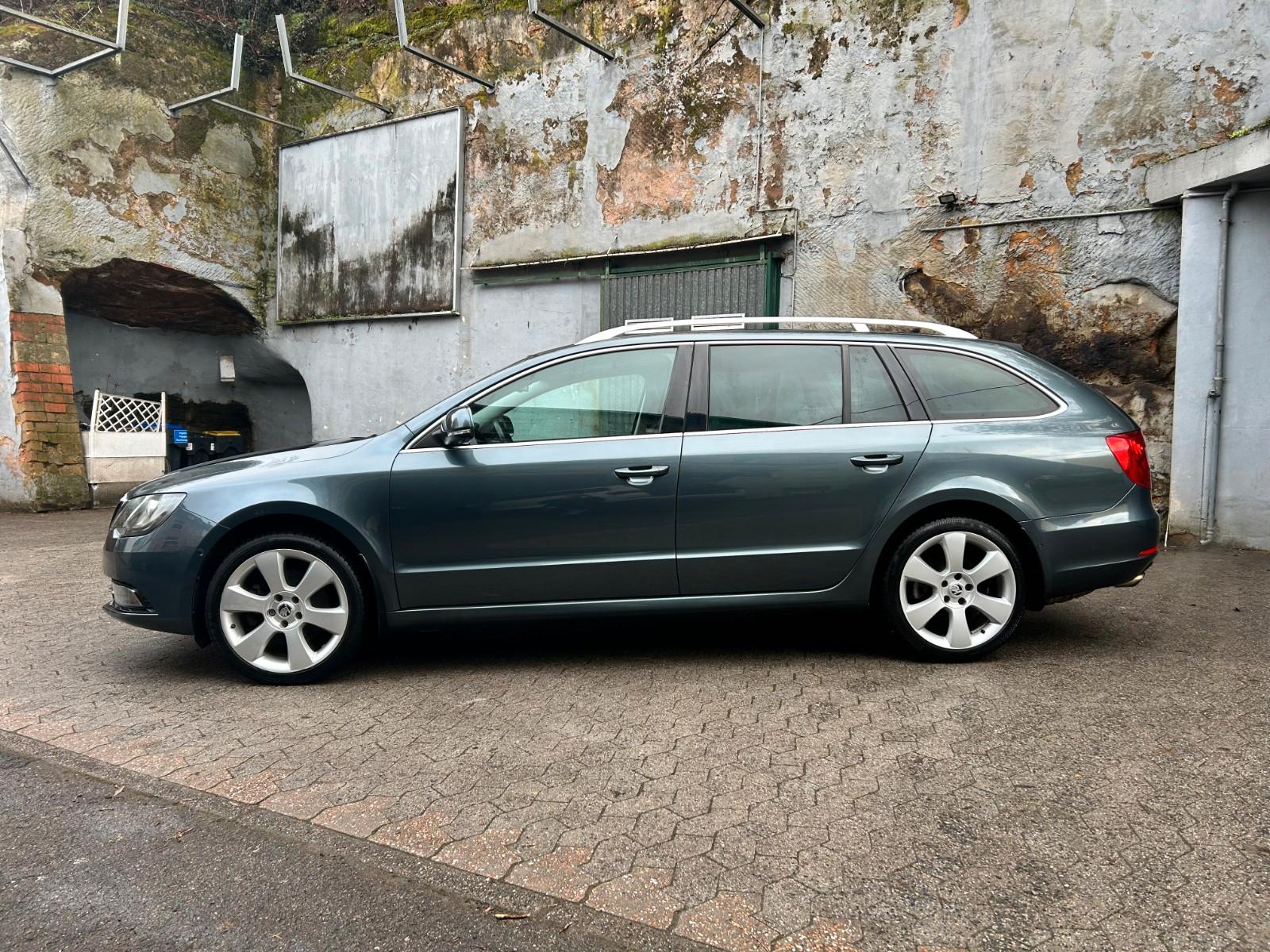 Skoda Superb Combi Best Of 4x4*2.Hand*AHK*Pano*Garanti