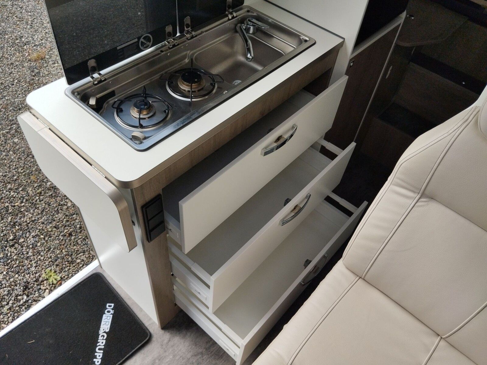 Fahrzeugabbildung Mooveo Campervan 63EB SAT/TV Markise Solar AHK Navi