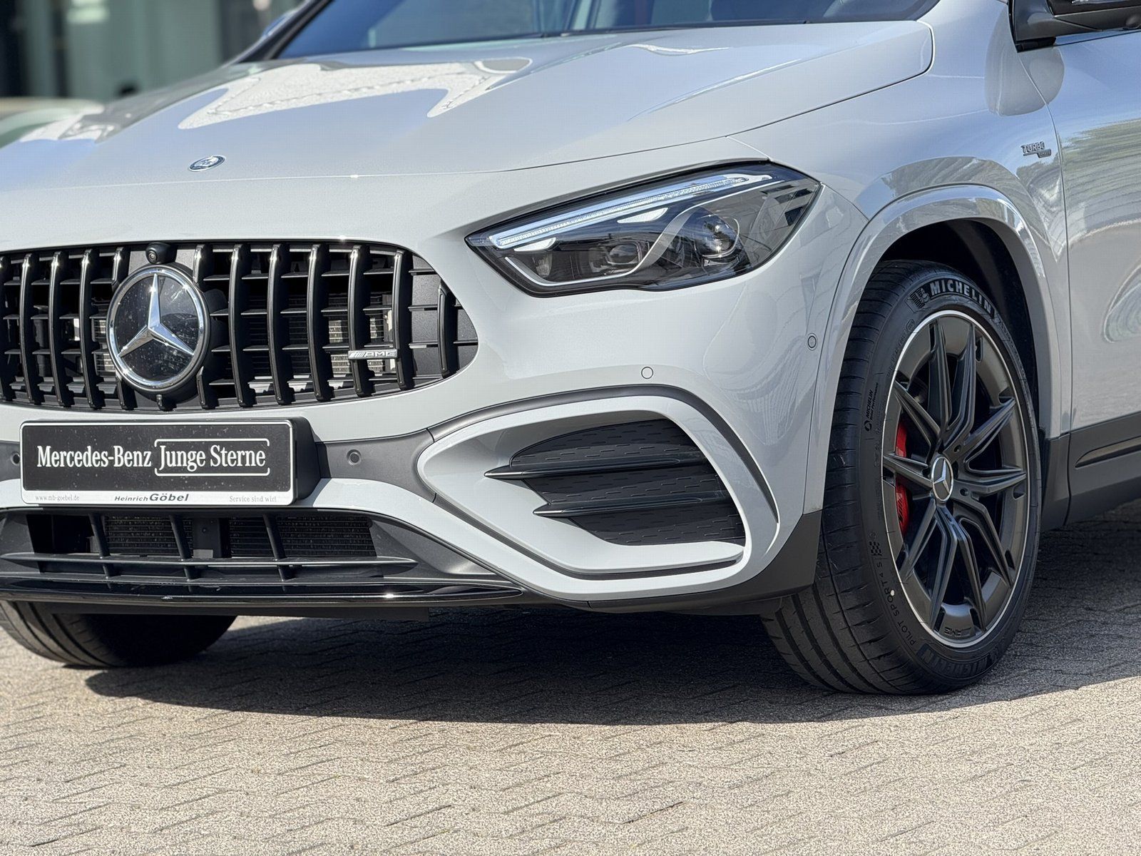 Fahrzeugabbildung Mercedes-Benz AMG GLA 35 4M PERFORMANCE-SITZE PANO AHK 360°