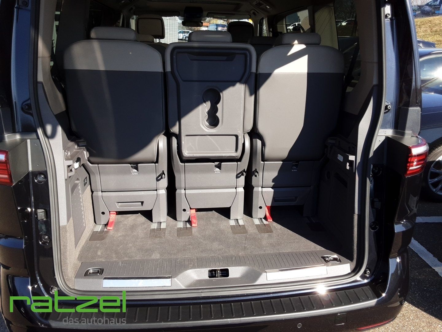 Fahrzeugabbildung Volkswagen T7 Multivan Style 2.0 TSI DSG STYLE+STANDHEIZUNG