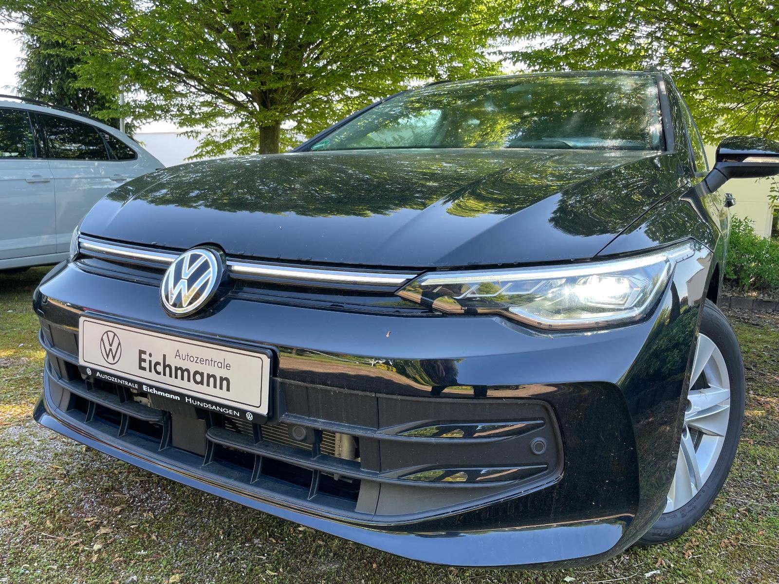 Volkswagen Golf VIII Var. Life 1.5 TSI+LEDPlus+NAVI+ACC+RFK