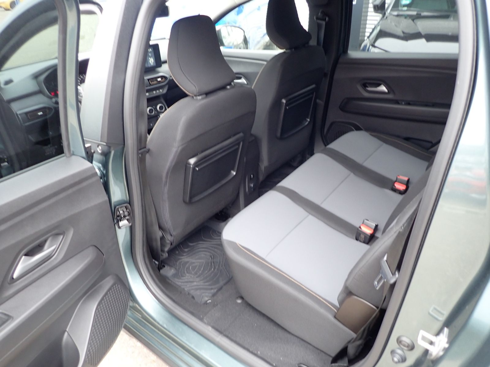 Fahrzeugabbildung Dacia Jogger TCe 110 EXTREME+/7-SITZ/SHZ/EPH/RFK/NAVI/