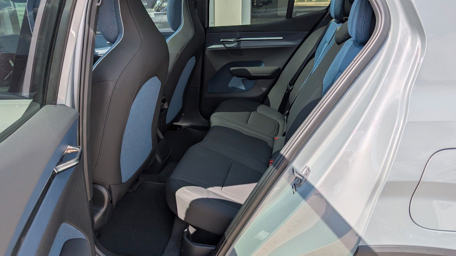 Fahrzeugabbildung Volvo EX30 CC Cross Country AWD | PANO | Performance