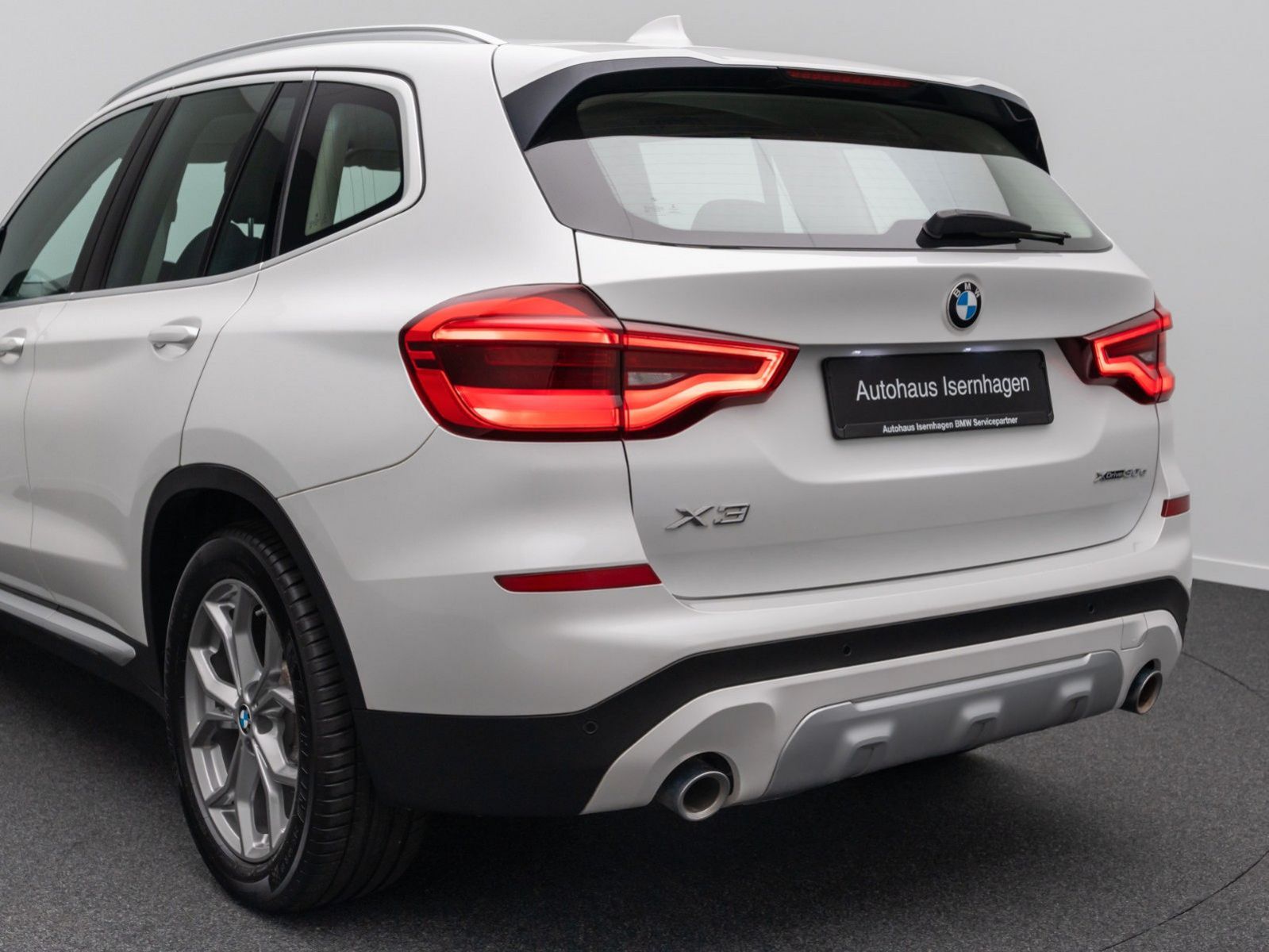 Fahrzeugabbildung BMW X3 xD30e xLine DAB HiFi Alarm AHK Sport Individu