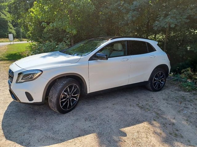 MERCEDES-BENZ Mercedes Benz GLA 200 URBAN 1.Hand