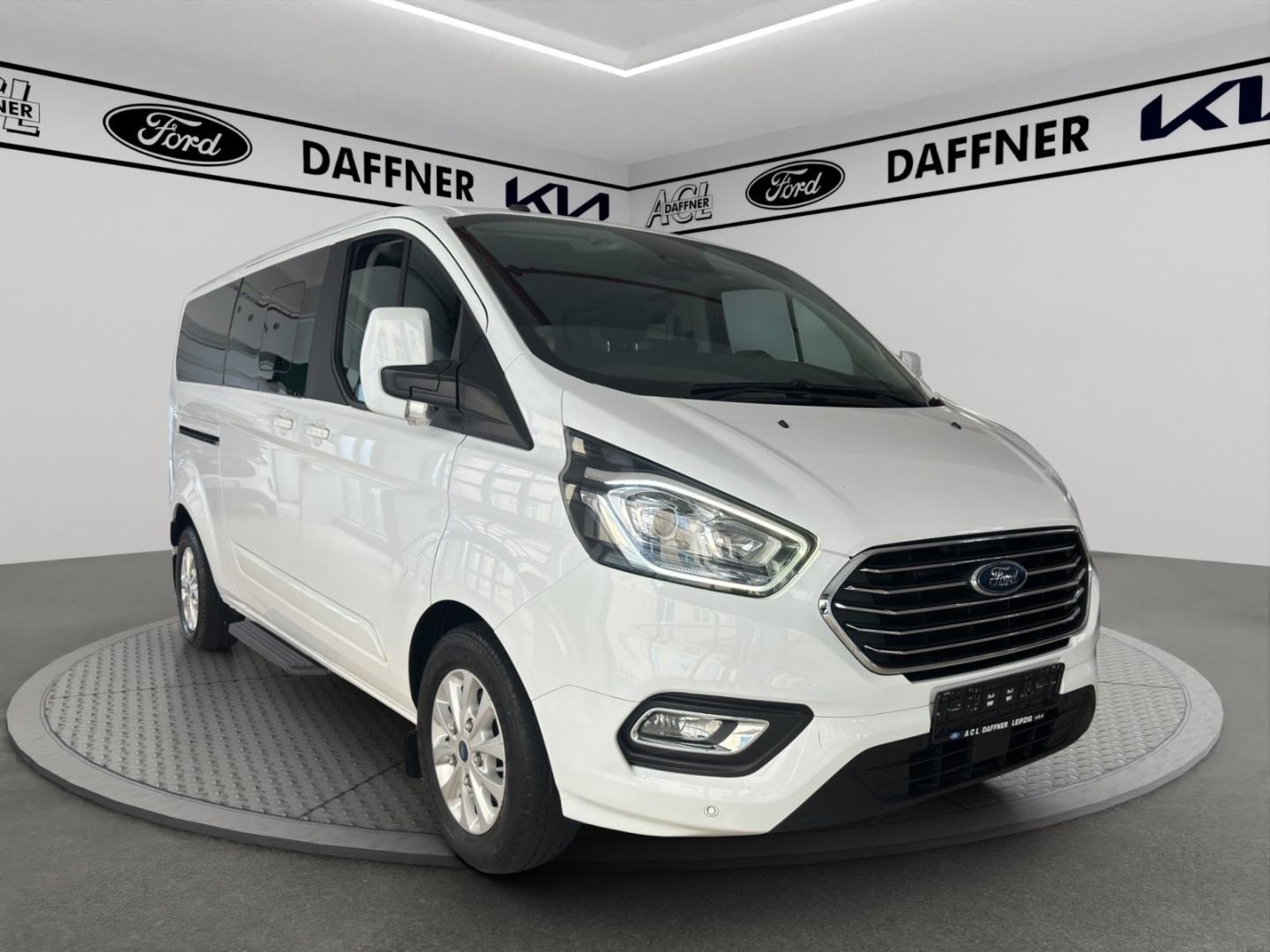 Fahrzeugabbildung Ford Tourneo Custom Transit Kombi 320 L2 Titanium
