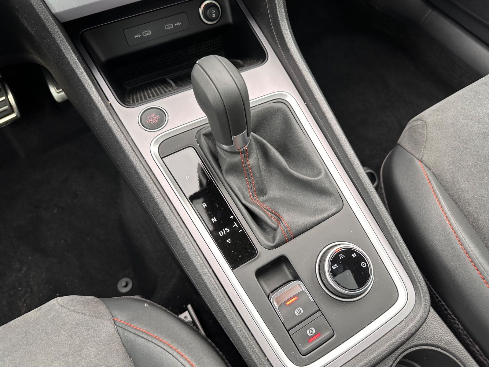 Fahrzeugabbildung SEAT Ateca FR 2.0 TDI DSG Pano/AHK/Navi/LED/ACC